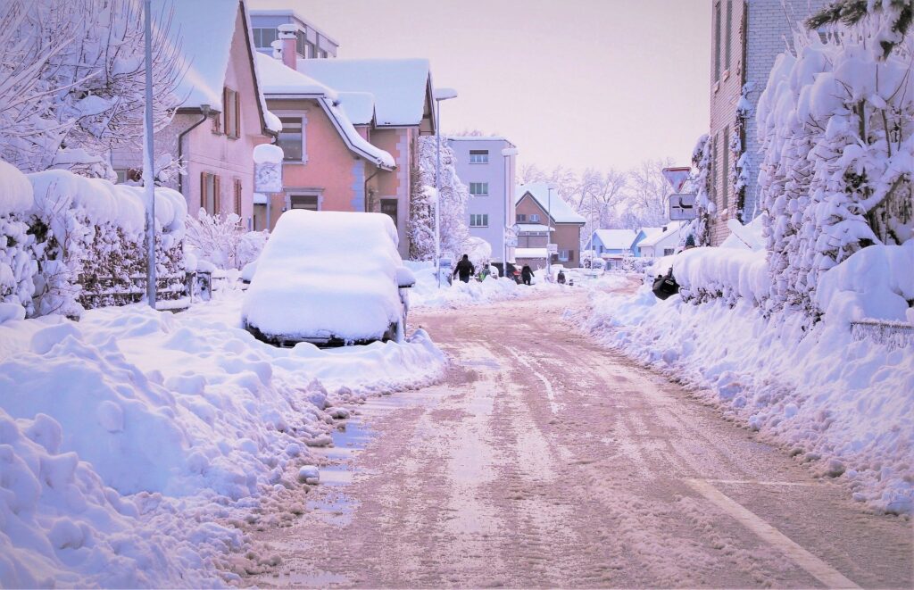 A snowy neighbourhood 