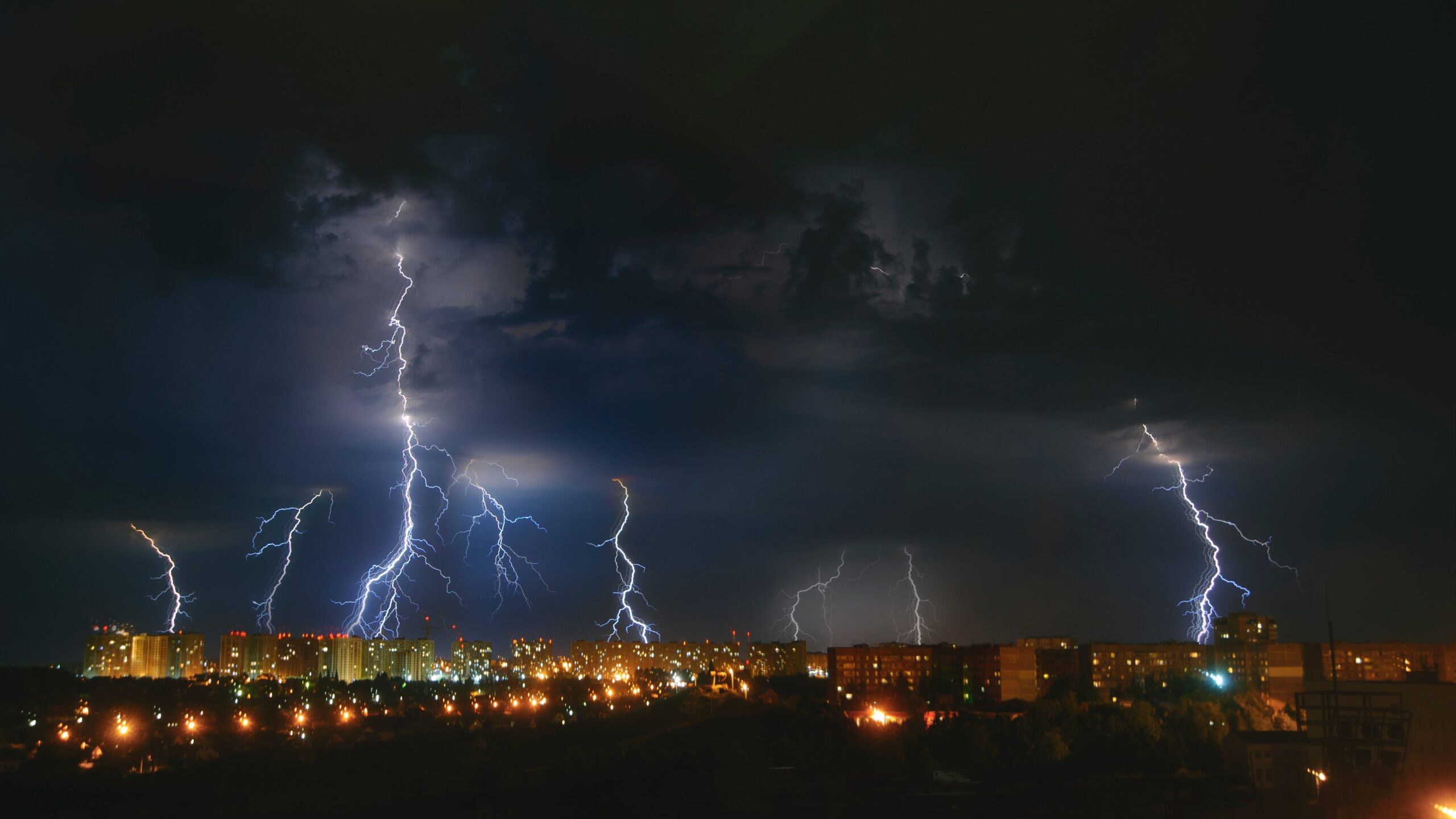 Thuderstorm over a city 